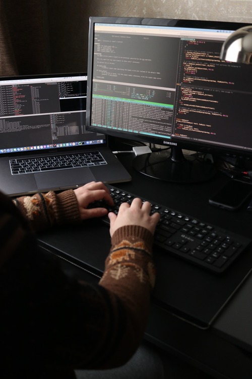 Person programming Website